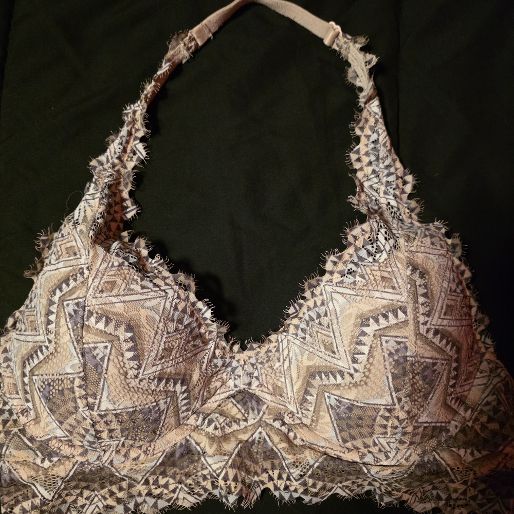 Victoria Secret Women's Patterned Lace Bralette